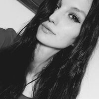 AdelineLips webcam model