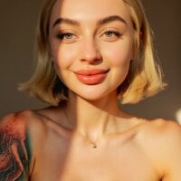 YourLizzyDoll webcam model