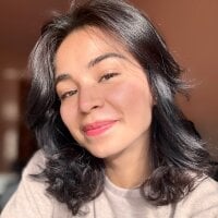 Adriennesexxx webcam model