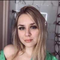 Princess_Chloee's Offline Chat Room