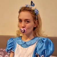 littleangel18xx's Offline Chat Room