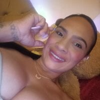 Lara_Honey111 webcam
