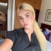 SweetCherryLiv webcam model