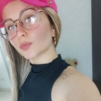 saralatina1654's Profile Pic