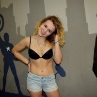 Stella_Secret's Offline Chat Room