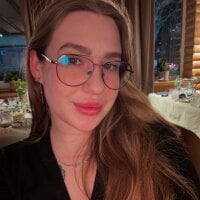 ElaraBloom webcam model