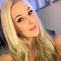 MaviePearl fully naked stripping on cam for live sex movie show