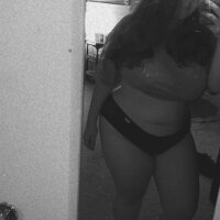 thicksubmissbitch's Offline Chat Room