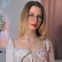 KiraRussel model avatar