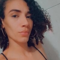 Luluzinha27 webcam model