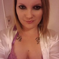 SexiLexi86's Offline Chat Room