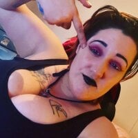 Gardenofcrowes' Offline Chat Room