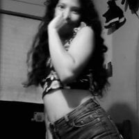 violet_brunnette