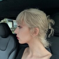 AnnaElfie's Offline Chat Room