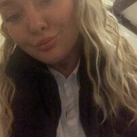 DivineBlondee