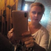 AnnaFreee's Offline Chat Room