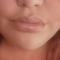 xxxblueeyesthickthighs' Offline Chat Room