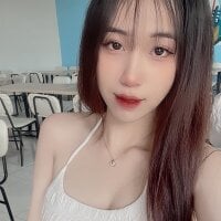 Zyzy009 webcam model