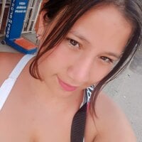 laura_bigboobs12's Offline Chat Room