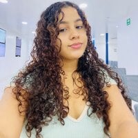 angelinaa1_'s Offline Chat Room