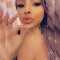sexisofia Adlı Modelin Çevrimdışı Sohbet Odası