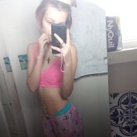 Sexy_Small_Baby208 Adlı Modelin Çevrimdışı Sohbet Odası