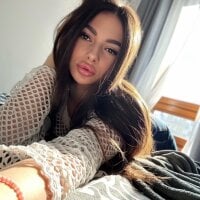 LuxeAvelyn webcam model