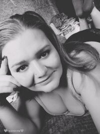 ChristinaLovelys' Offline Chat Room