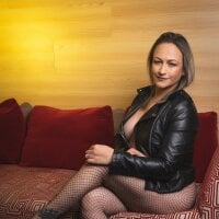 Charlot_milf webcam model