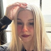 SophiaPond fully nude on webcam for live porn video chat