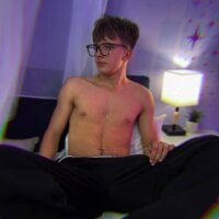 travis_wolf_ webcam model