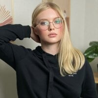 RossemaryHiIl Adlı Modelin Çevrimdışı Sohbet Odası