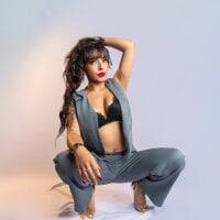 MiiaaMoonroee webcam