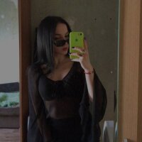 Lamia_Tine's Offline Chat Room