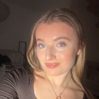 MilaLuxe webcam model