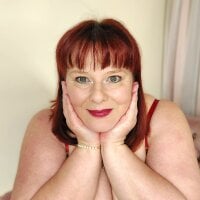 HoneyBBW96 webcam
