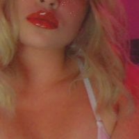 lil_lolanova's Offline Chat Room