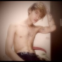 Taylor_Ness' Offline Chat Room