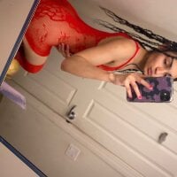Slimgirlluticia's Offline Chat Room