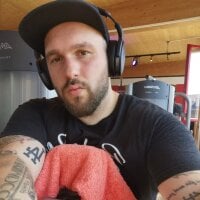 DaddysBarebackBitch's Offline Chat Room