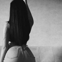 divina_kira webcam model