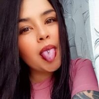 angelinec_ Adlı Modelin Çevrimdışı Sohbet Odası