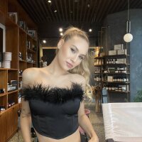 Stella_vans fully nude on webcam for live porn video chat