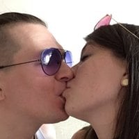 AlexxxCouple's Offline Chat Room