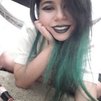 SweetbutweirdKeiko's Offline Chat Room