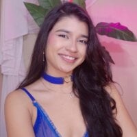 carosantoss Adlı Modelin Canlı Sohbet Odası