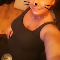 Mercedess31's Offline Chat Room