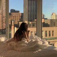 Mirella_f's Offline Chat Room