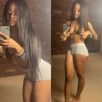 DOLL_LATIN_SQUIRT's Offline Chat Room