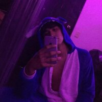 skinnyhot_69's Offline Chat Room